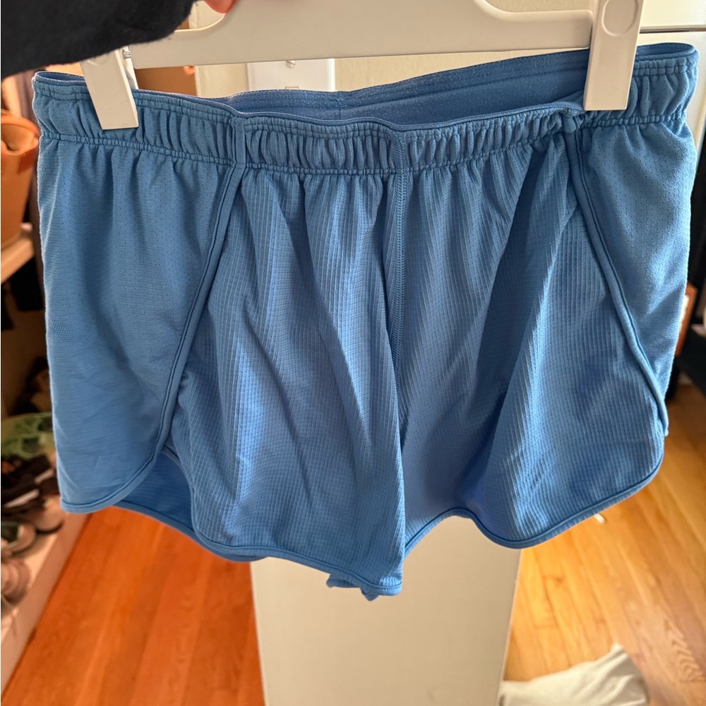 Lululemon Women's Blue mesh Shorts